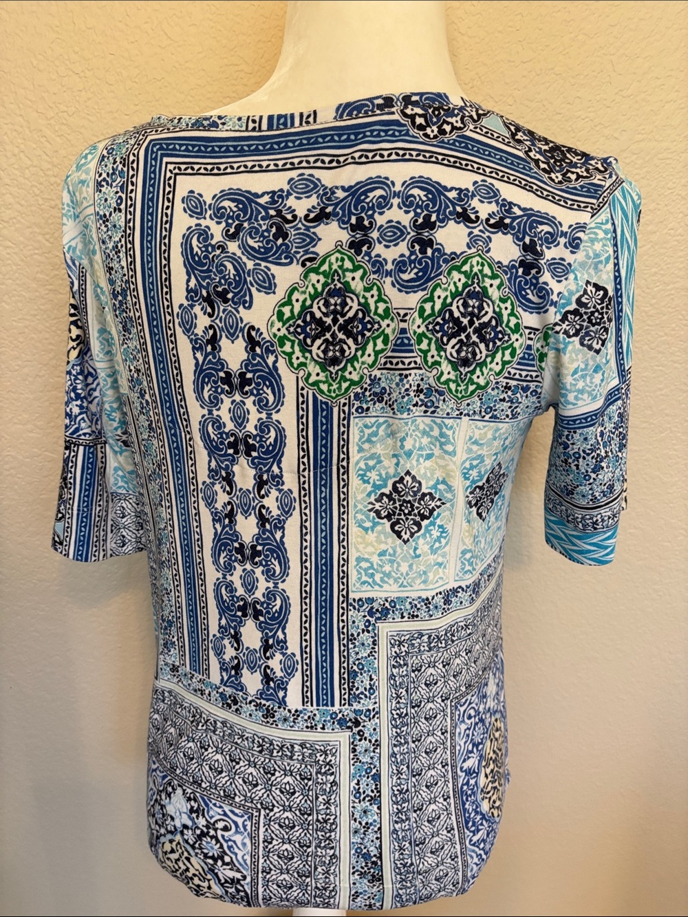 Chico's Blue, White & Green V-Neck Patterned Short Sleeve Top - Picture 5 of 7